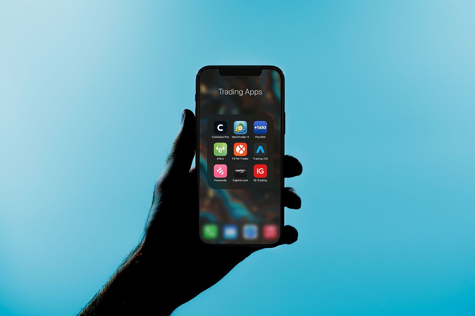 Handels-App auf einem Bildschirm mit Kursdaten als Anschauungsmaterial für Finanzmärkte